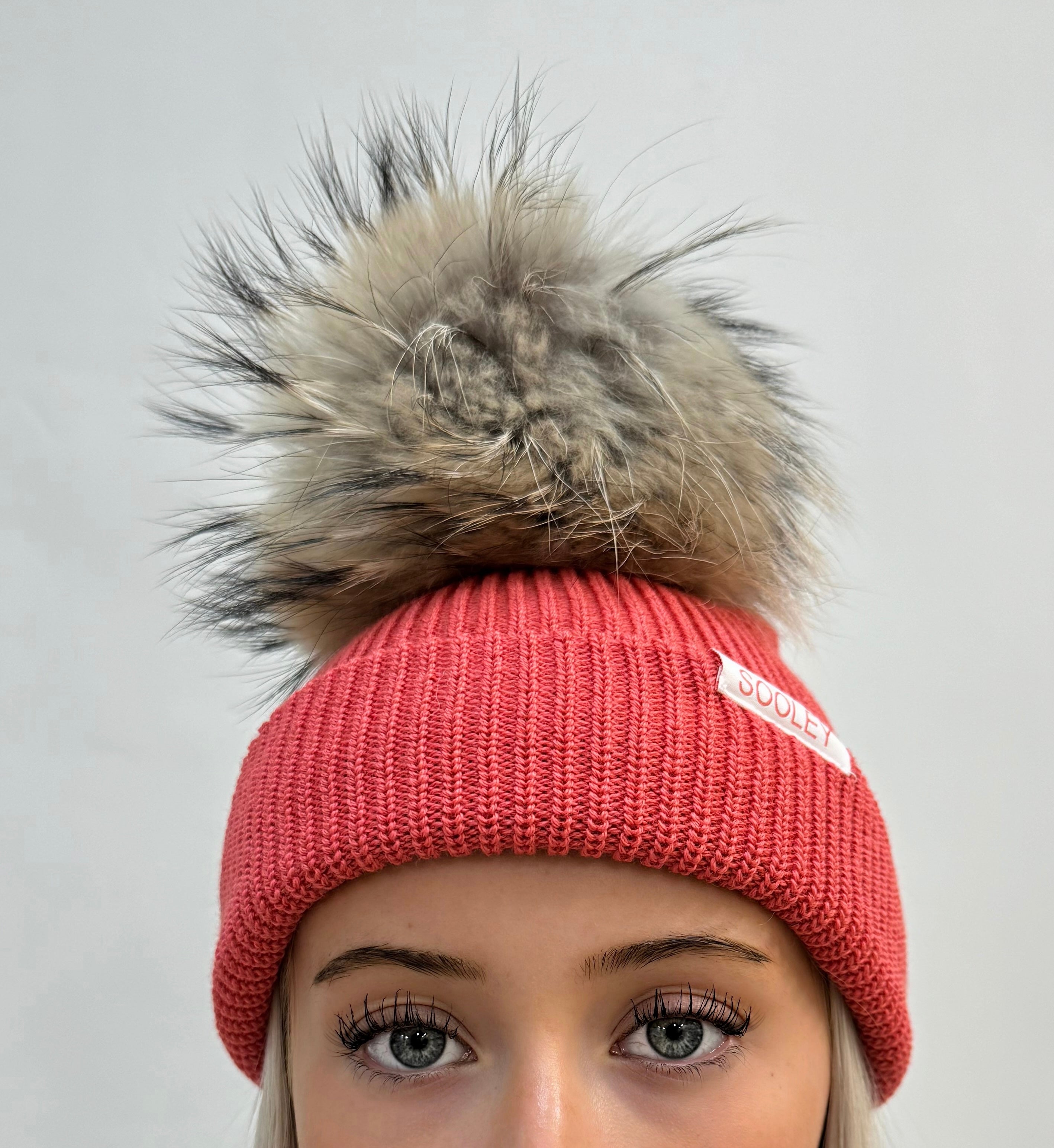 Merino wool hat with fur pom